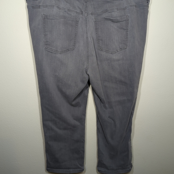 Torrid Womens Crop Jegging - Picture 5 of 9